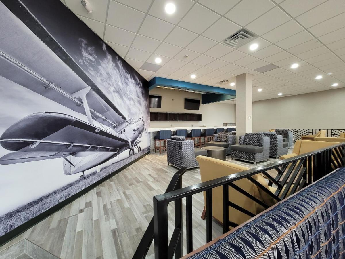 Wingate By Wyndham Wichita Airport Hotel Екстериор снимка