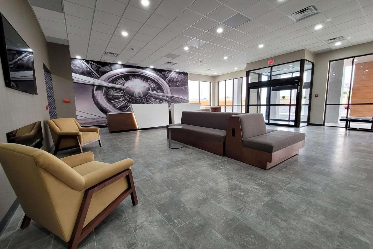 Wingate By Wyndham Wichita Airport Hotel Екстериор снимка
