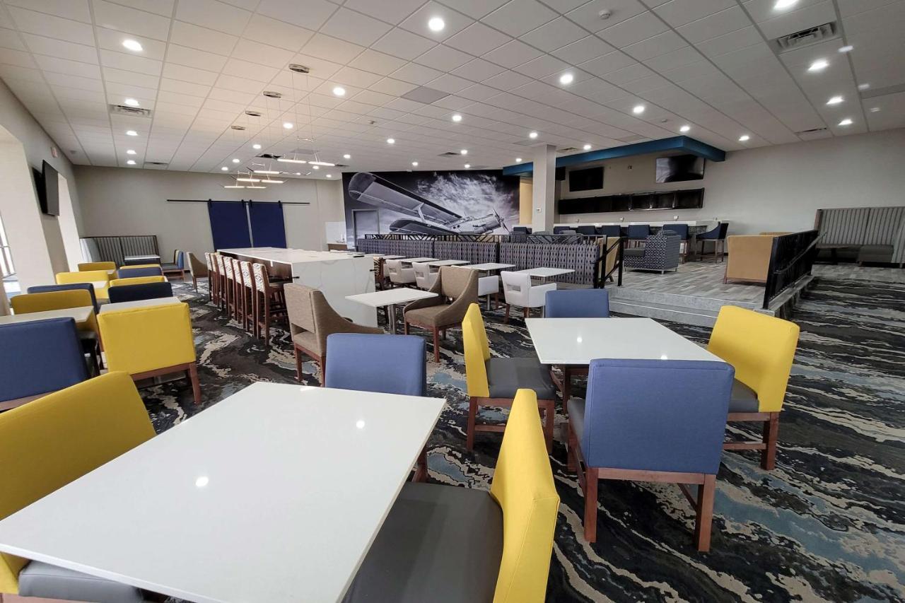 Wingate By Wyndham Wichita Airport Hotel Екстериор снимка