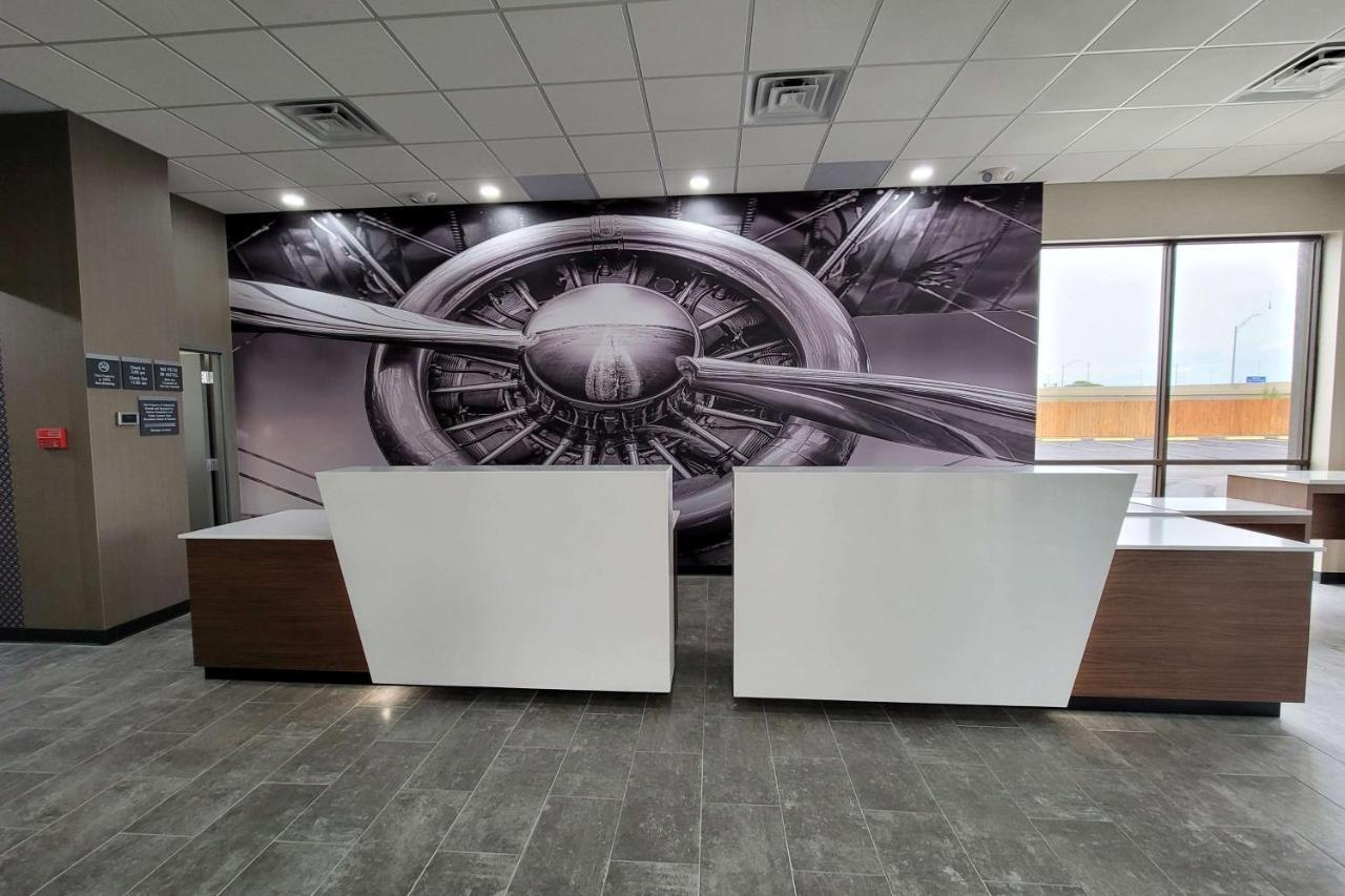 Wingate By Wyndham Wichita Airport Hotel Екстериор снимка