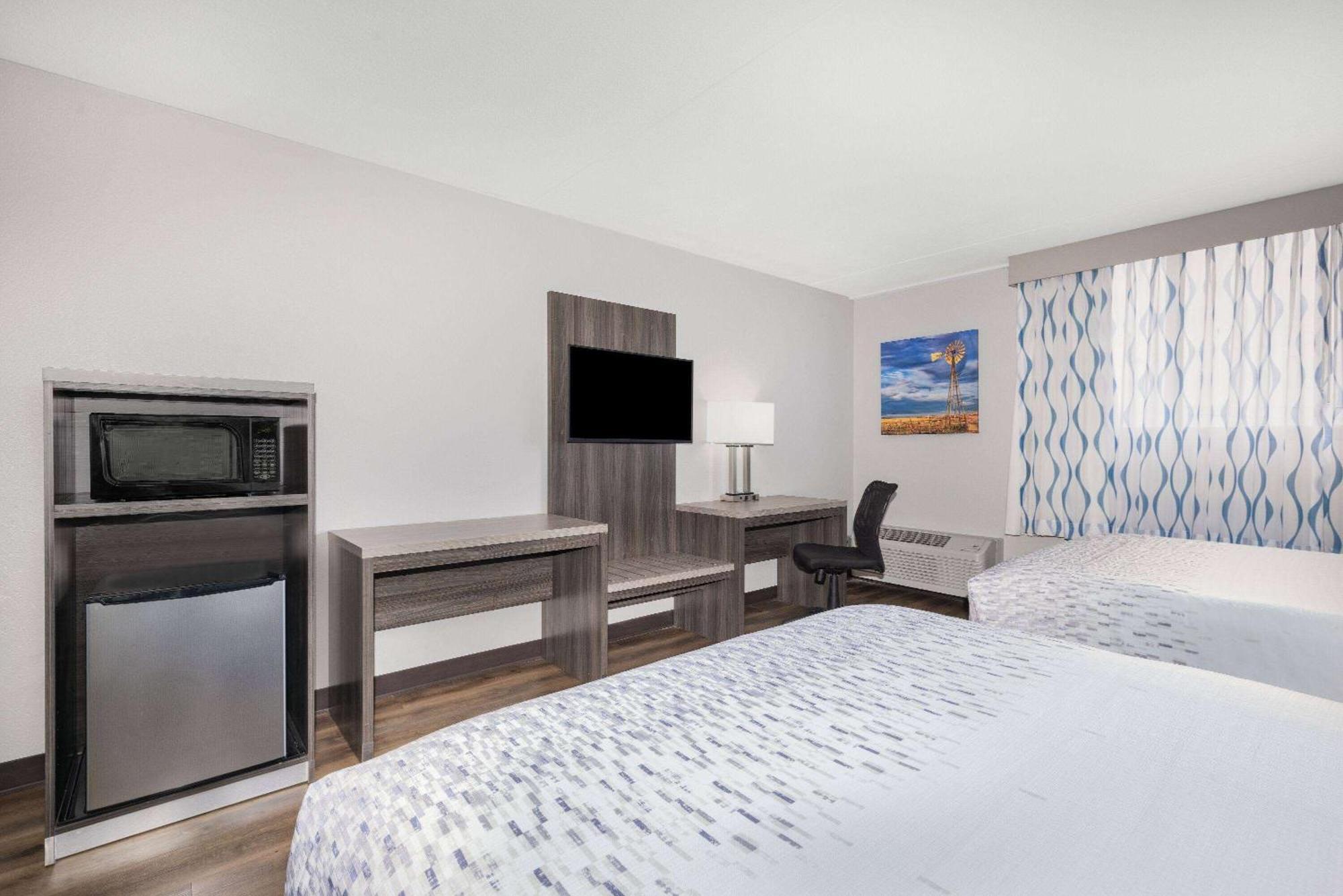 Wingate By Wyndham Wichita Airport Hotel Екстериор снимка