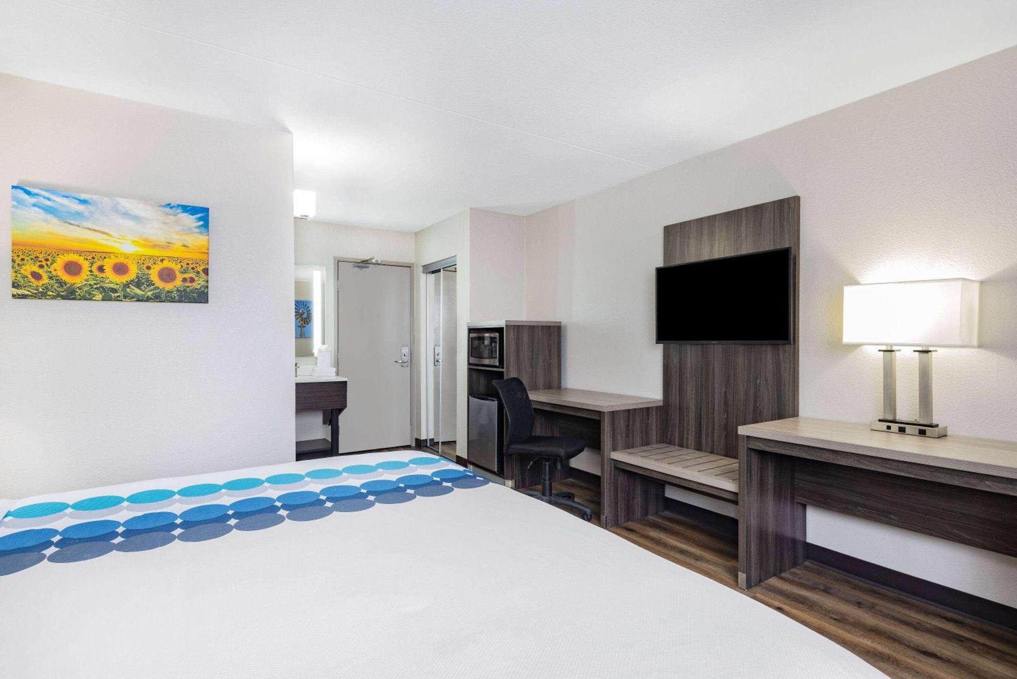 Wingate By Wyndham Wichita Airport Hotel Екстериор снимка