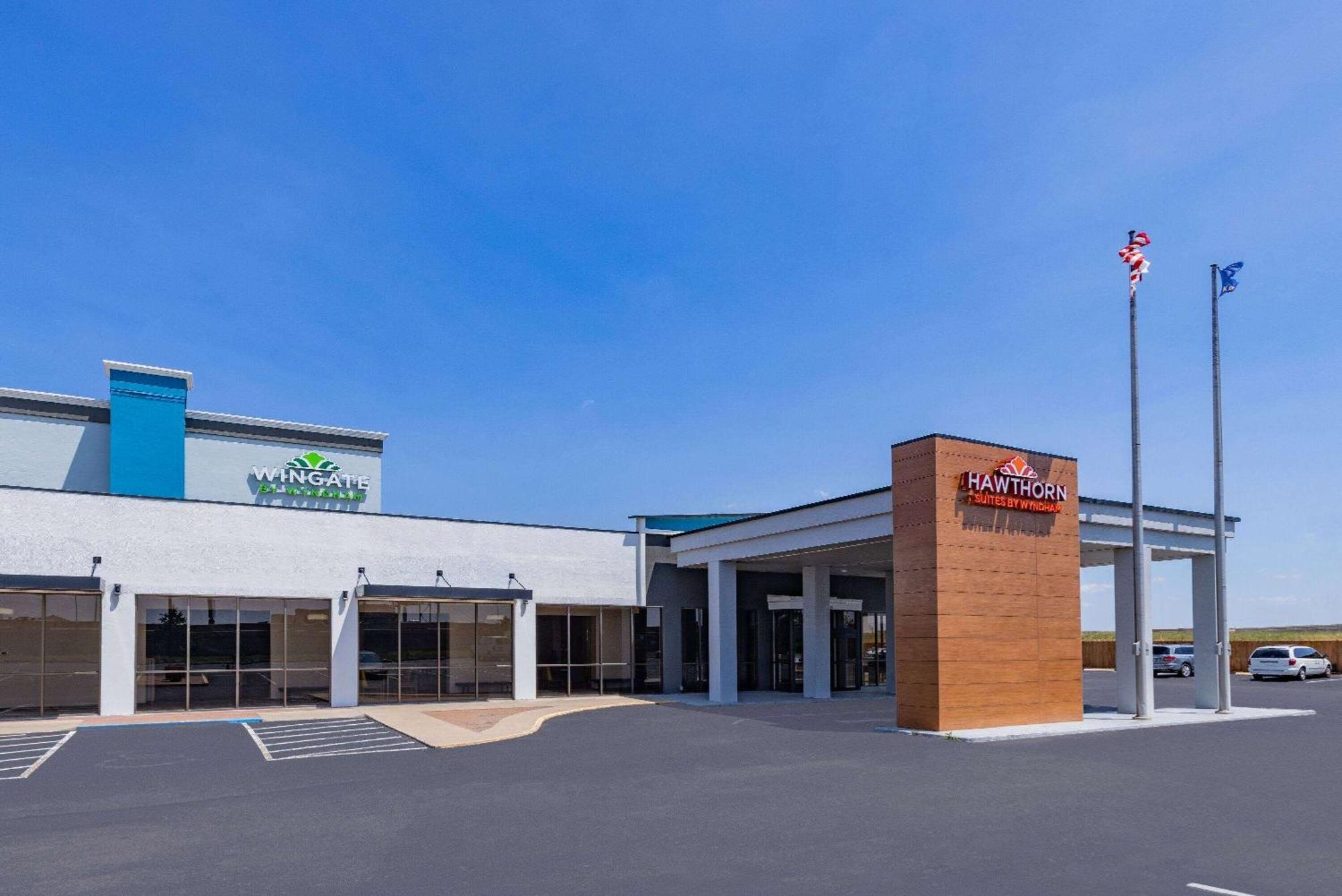 Wingate By Wyndham Wichita Airport Hotel Екстериор снимка