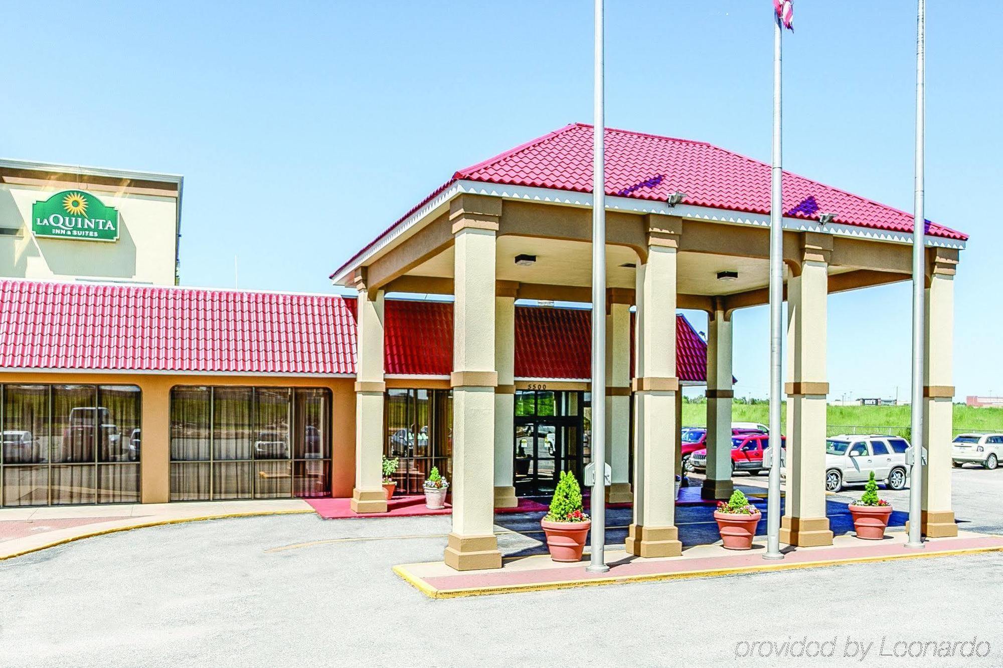 Wingate By Wyndham Wichita Airport Hotel Екстериор снимка