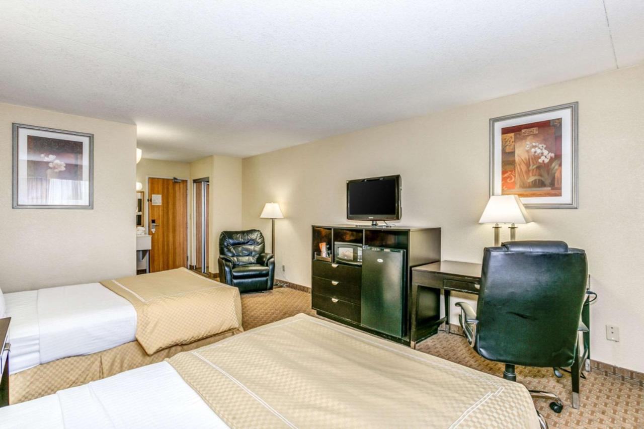 Wingate By Wyndham Wichita Airport Hotel Екстериор снимка