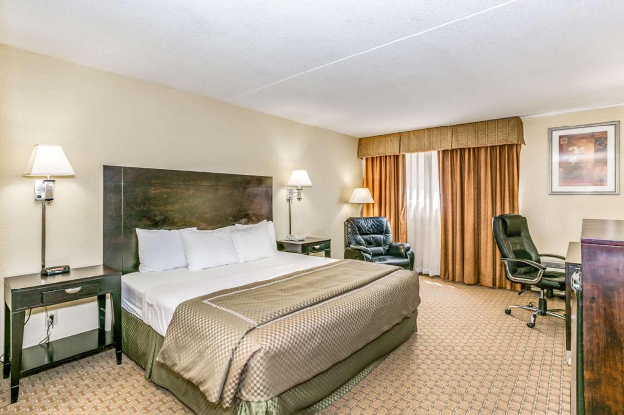 Wingate By Wyndham Wichita Airport Hotel Екстериор снимка