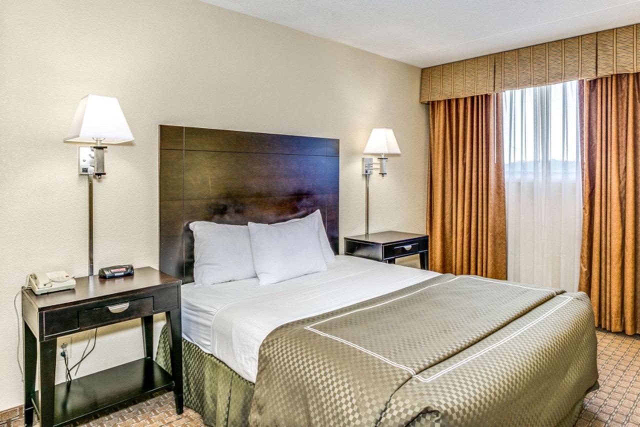 Wingate By Wyndham Wichita Airport Hotel Екстериор снимка